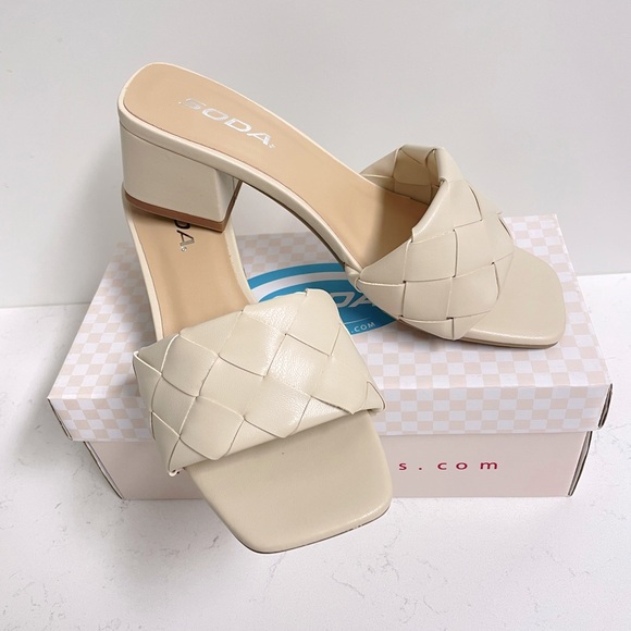 ⭐️FLASH SALE⭐️NEW Nude Woven Heels! - Picture 1 of 3